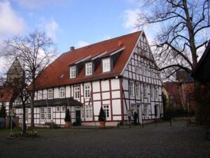 halle_300px